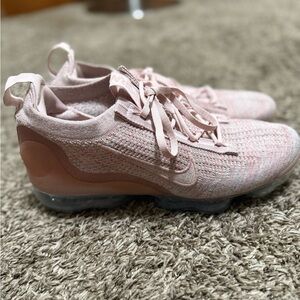 Nike Air VaporMax 2021 Flyknit pink oxford woman size 11.5 never worn outside